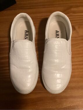 Slip-On Croc-Embossed White Women's Sneakers